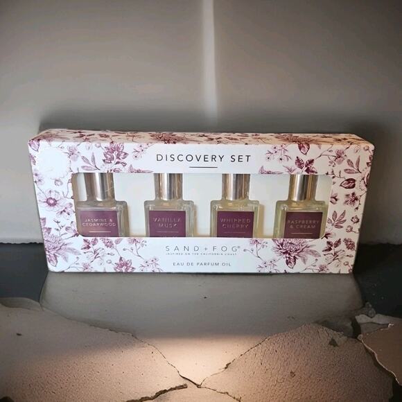 Sand And Fog Eau de Parfum Oil Roller 0.33 fl oz Parfum Oil - Picture 1 of 6